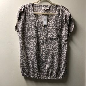 NWT cute short sleeve gray leopard print blouse!